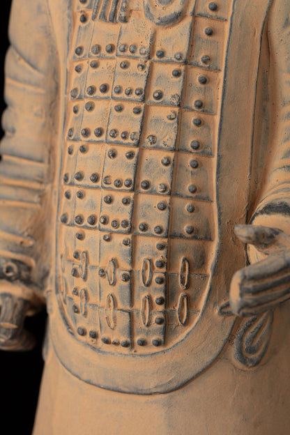 35CM Officier - CLAYARMY-Exquisite patterns and designs painted on the armor of the 35CM Clayarmy Officer.