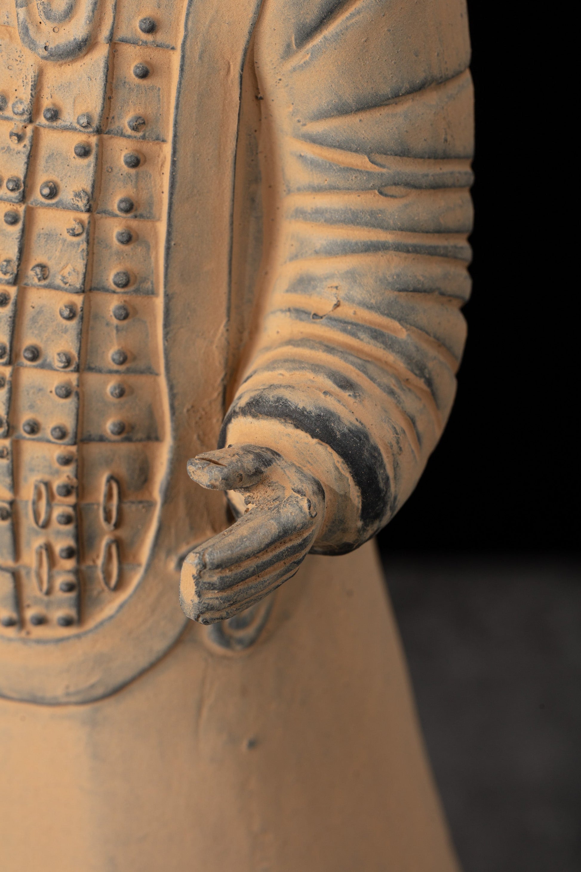 35CM Officier - CLAYARMY-Artistic shot featuring the unique pose and weaponry of the 35CM Officer.