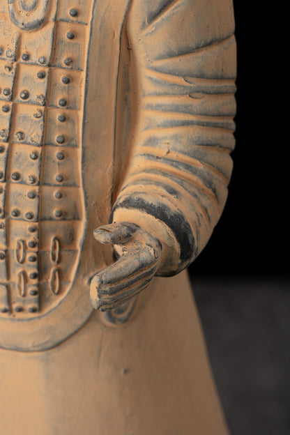 35CM Officier - CLAYARMY-Artistic shot featuring the unique pose and weaponry of the 35CM Officer.