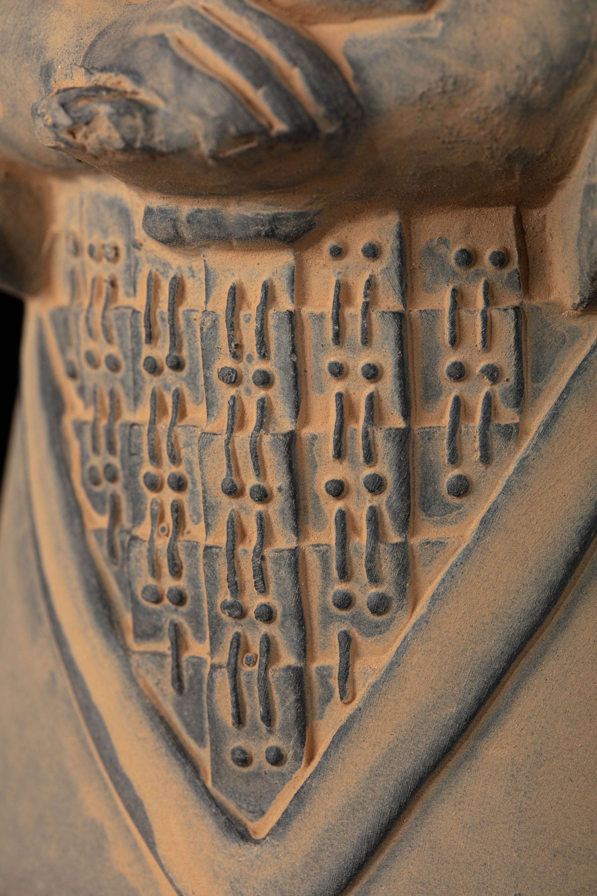 35CM General - CLAYARMY-Elegantly Sculpted Sword: Close-up of the 35CM General's sword, featuring elegantly sculpted details that enhance the authenticity of the figurine's weaponry.