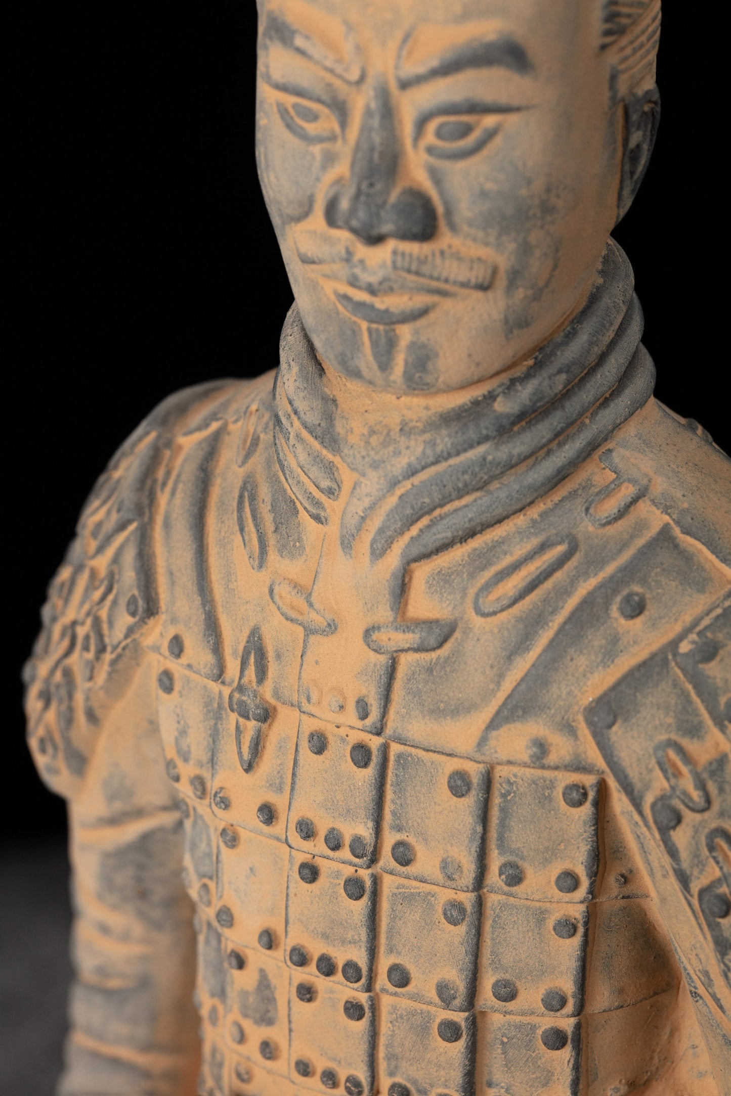 35CM Kneeling Archer - CLAYARMY-Another close-up showcasing the intricate details of the bow and arrow on the 35CM Kneeling Archer.