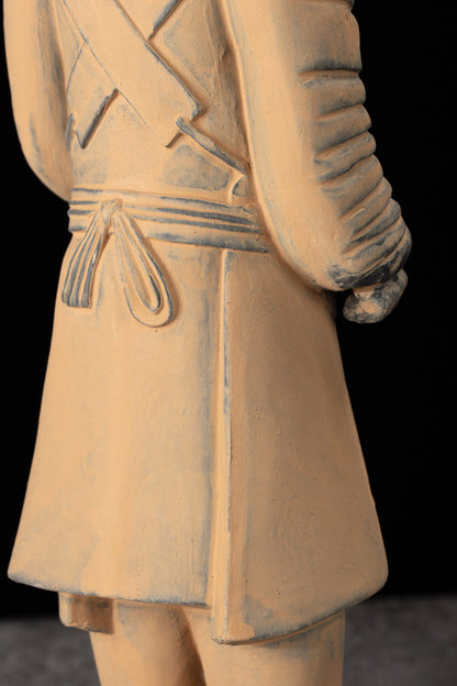 35CM Officier - CLAYARMY-Vibrant and detailed shot focusing on the attire and weaponry of the 35CM Clayarmy Officer.