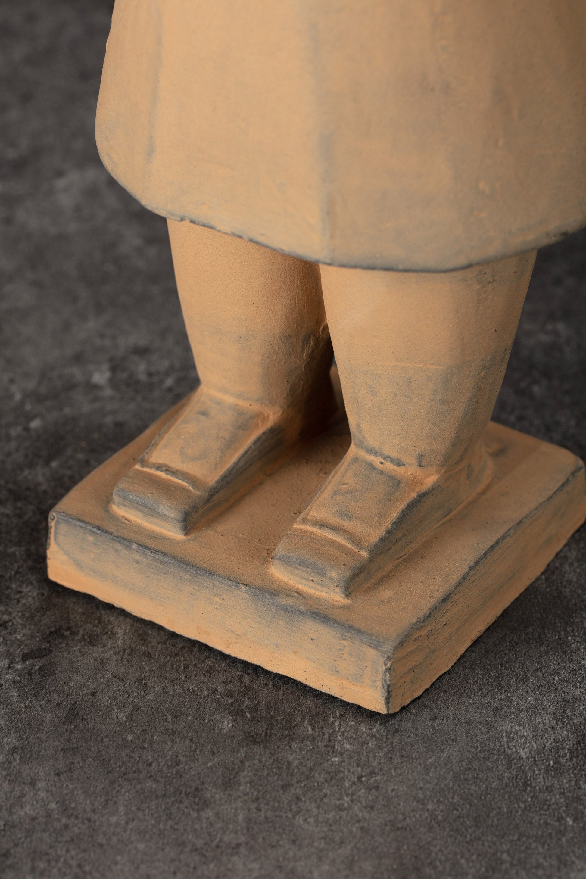 35CM Officier - CLAYARMY-Detailed shot of the footwear worn by the 35CM Officer.