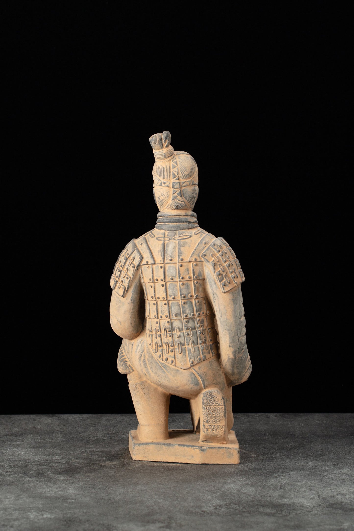 35CM Kneeling Archer - CLAYARMY-Back view focusing on the intricacies of the 35CM Kneeling Archer's sculpted robe and accessories.