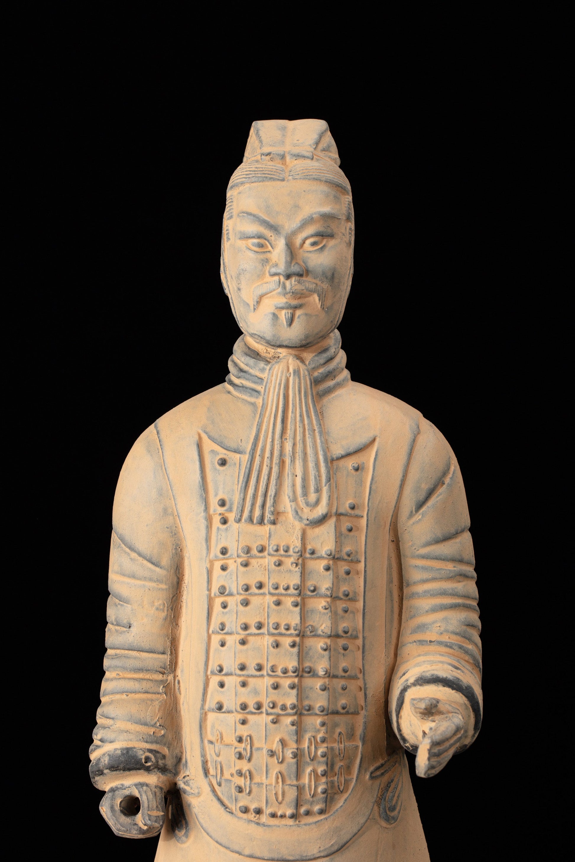 35CM Officier - CLAYARMY-Close-up of the detailed craftsmanship and painting on the 35CM Officer's armor and facial features.
