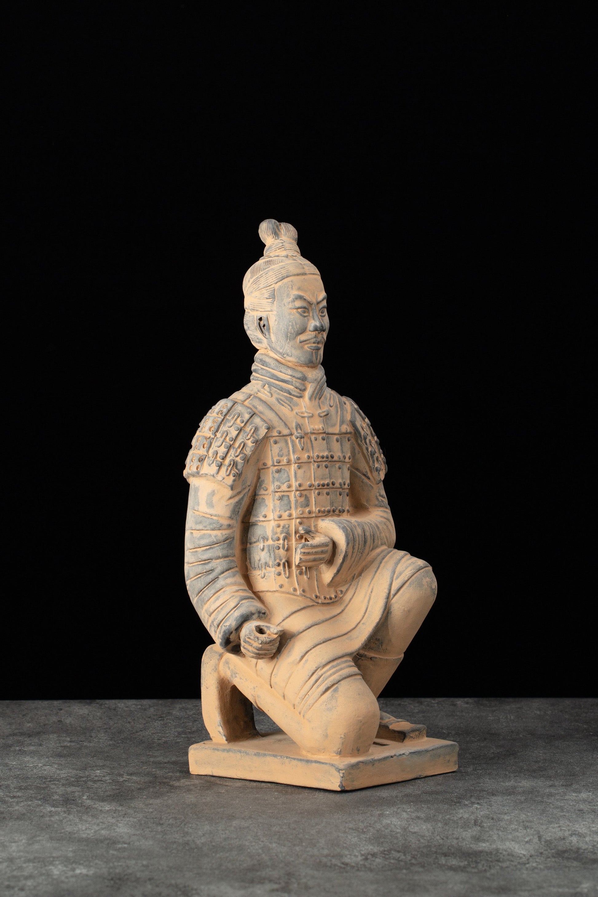 35CM Kneeling Archer - CLAYARMY-Front view with a focus on the facial expression and the handcrafted features of the 35CM Kneeling Archer.