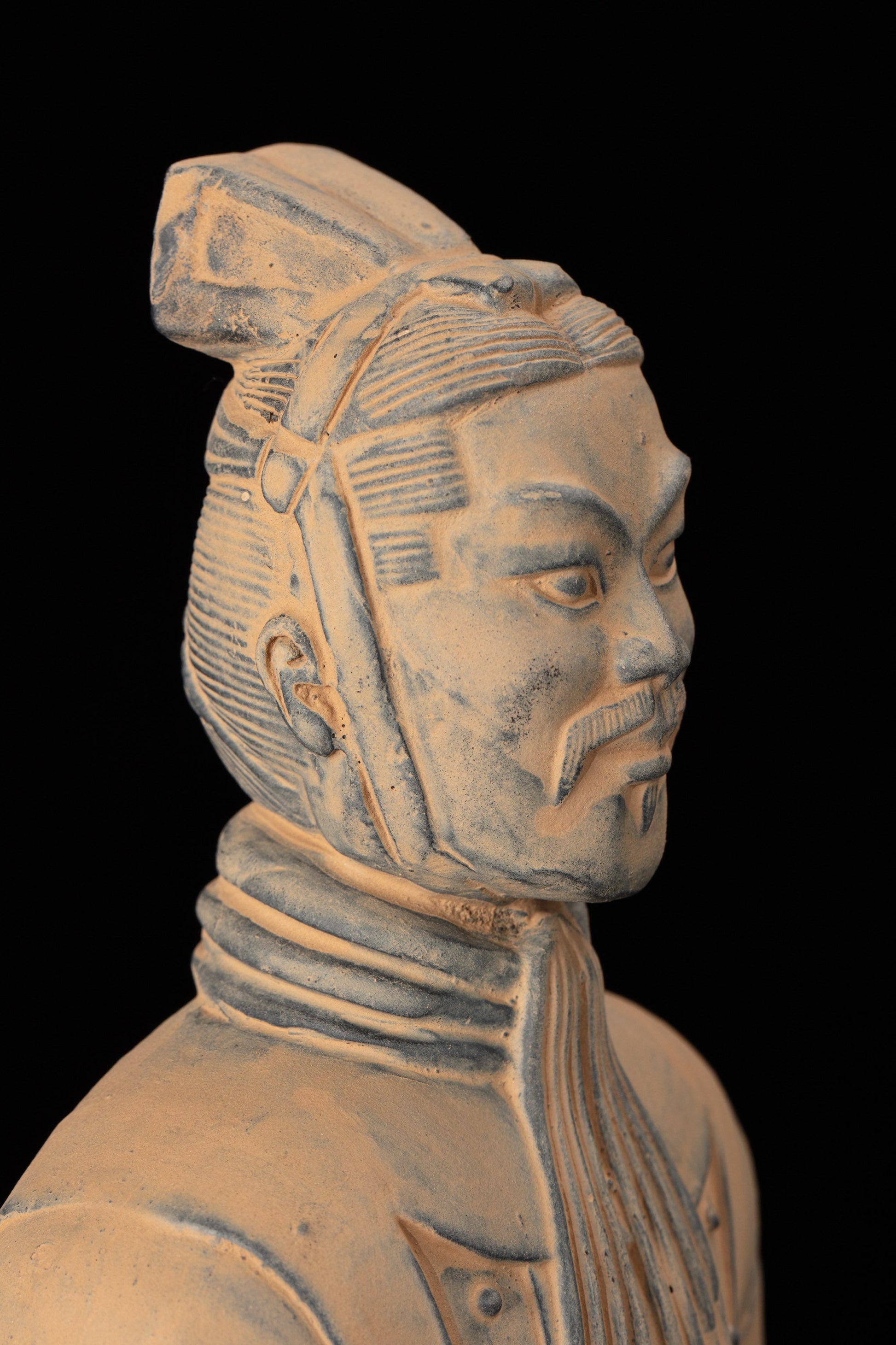 35CM Officier - CLAYARMY-Side angle showcasing the dynamic and detailed features of the 35CM Clayarmy Officer.