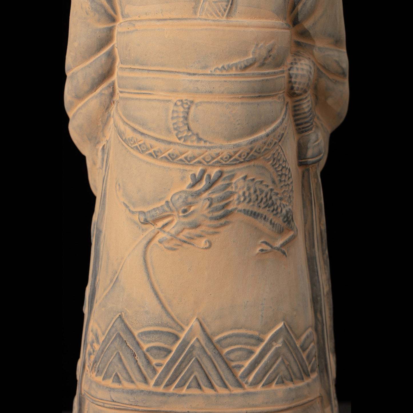 45CM Emperor - CLAYARMY -Detailed view of the weaponry carried by Clayarmy's 45CM Emperor Qin Terracotta Warrior.
