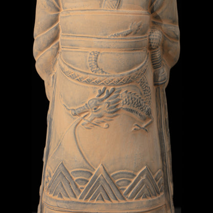 45CM Emperor - CLAYARMY -Detailed view of the weaponry carried by Clayarmy's 45CM Emperor Qin Terracotta Warrior.