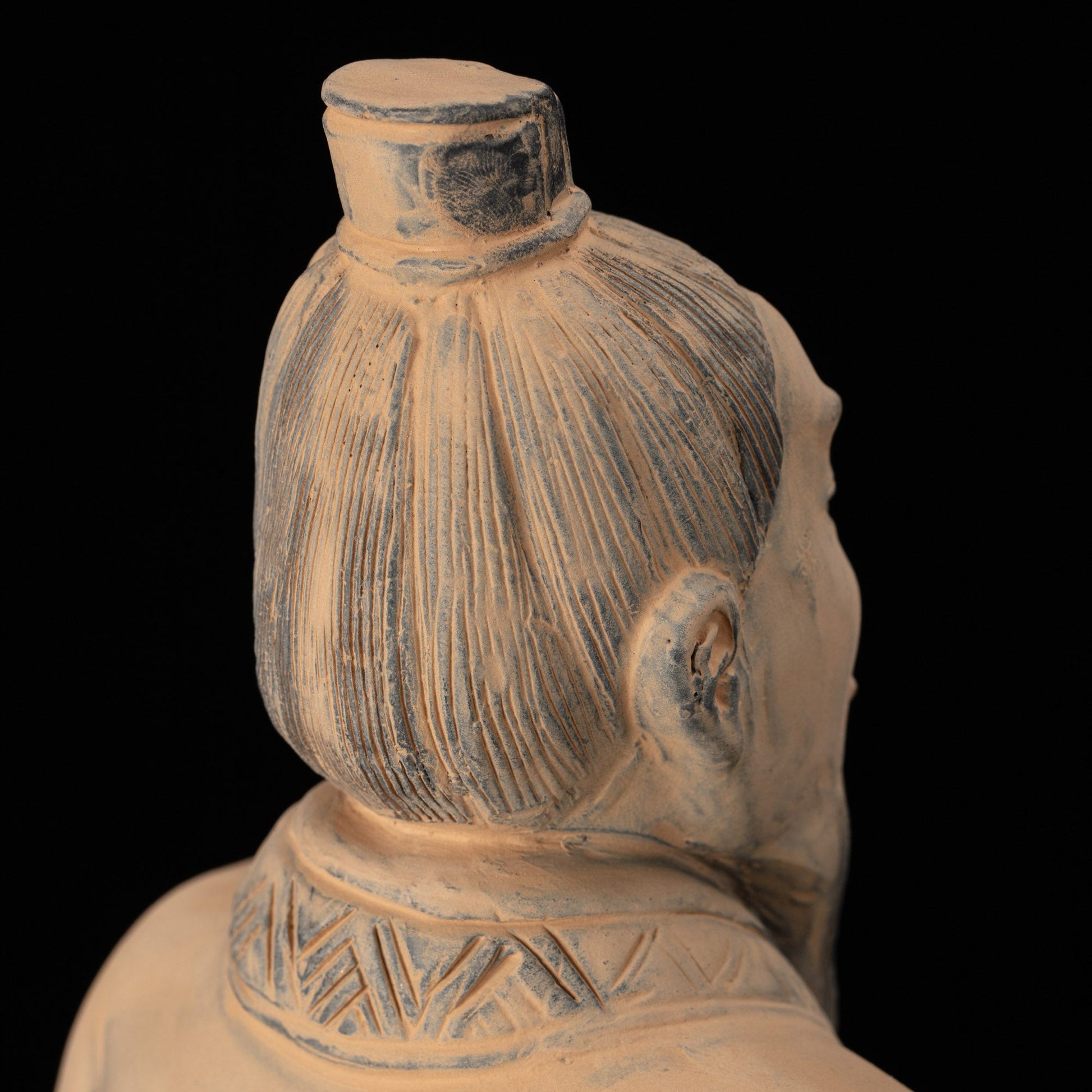 45CM Emperor - CLAYARMY -Explore the intricate hair and back details of Clayarmy's 45CM Emperor Qin Terracotta Warrior.