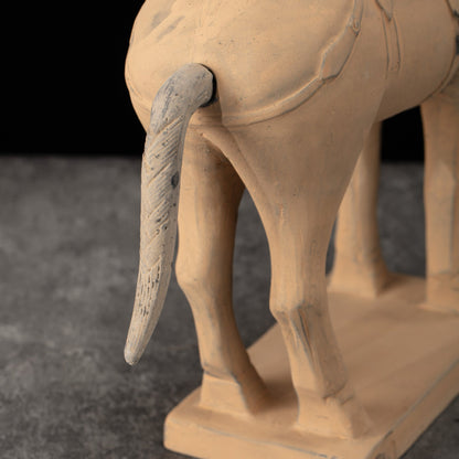 45CM Horse - CLAYARMY -Close-up of the meticulously sculpted tail and mane, adding realism to our 45CM Clayarmy Terracotta Horse.
