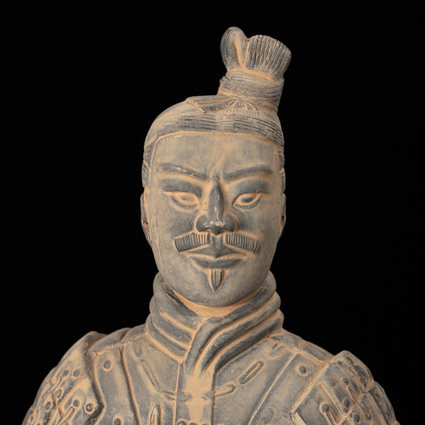 45CM Kneeling Archer - CLAYARMY-Detailed shot of the facial expression and handcrafted features on the 45CM Kneeling Archer.