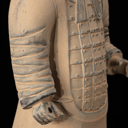 45CM Officier - CLAYARMY-Dynamic angle showcasing the overall artistic pose and detailed features of the 45CM Clayarmy Officer.