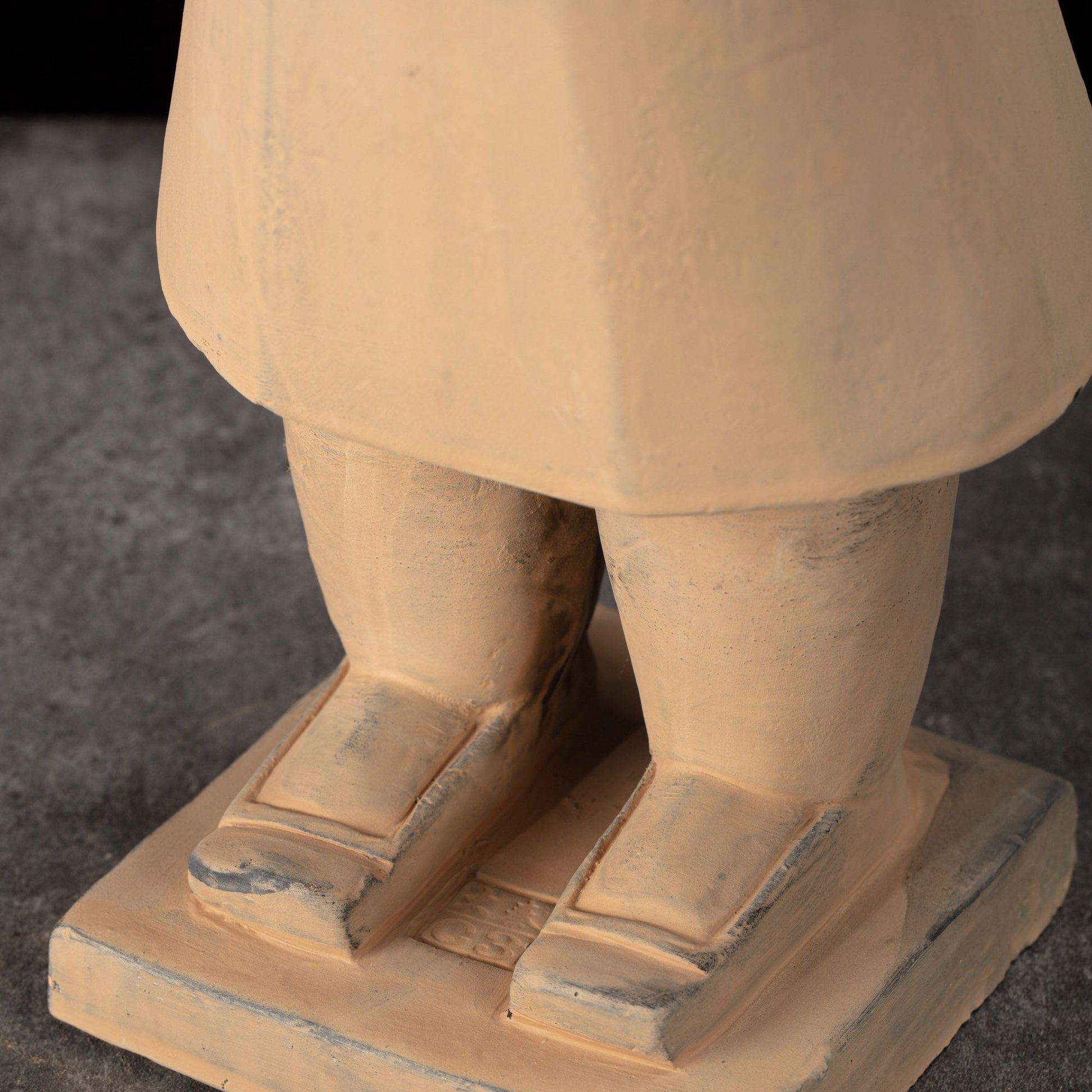 45CM Officier - CLAYARMY-Detailed shot of the footwear worn by the 45CM Officer.