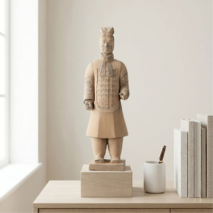 45CM Officier - CLAYARMY-Vibrant and detailed shot focusing on the attire and weaponry of the 45CM Clayarmy Officer.