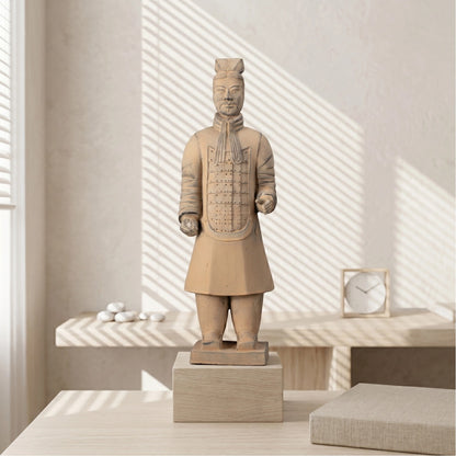 45CM Officier - CLAYARMY-Vibrant and detailed shot focusing on the attire and weaponry of the 45CM Clayarmy Officer.