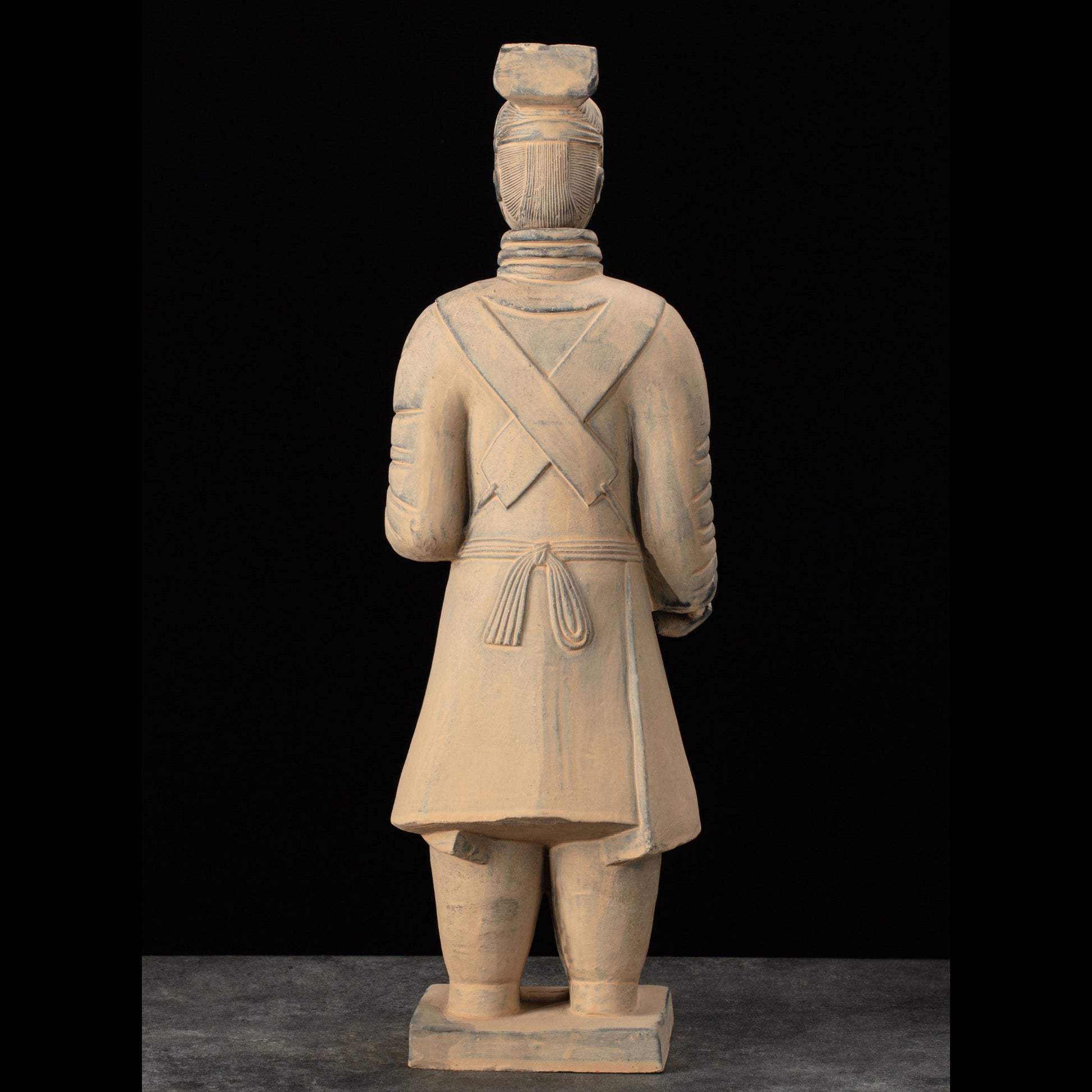 45CM Officier - CLAYARMY-Back view featuring the long crown and layered jacket, emphasizing the stature of the 45CM Officer.