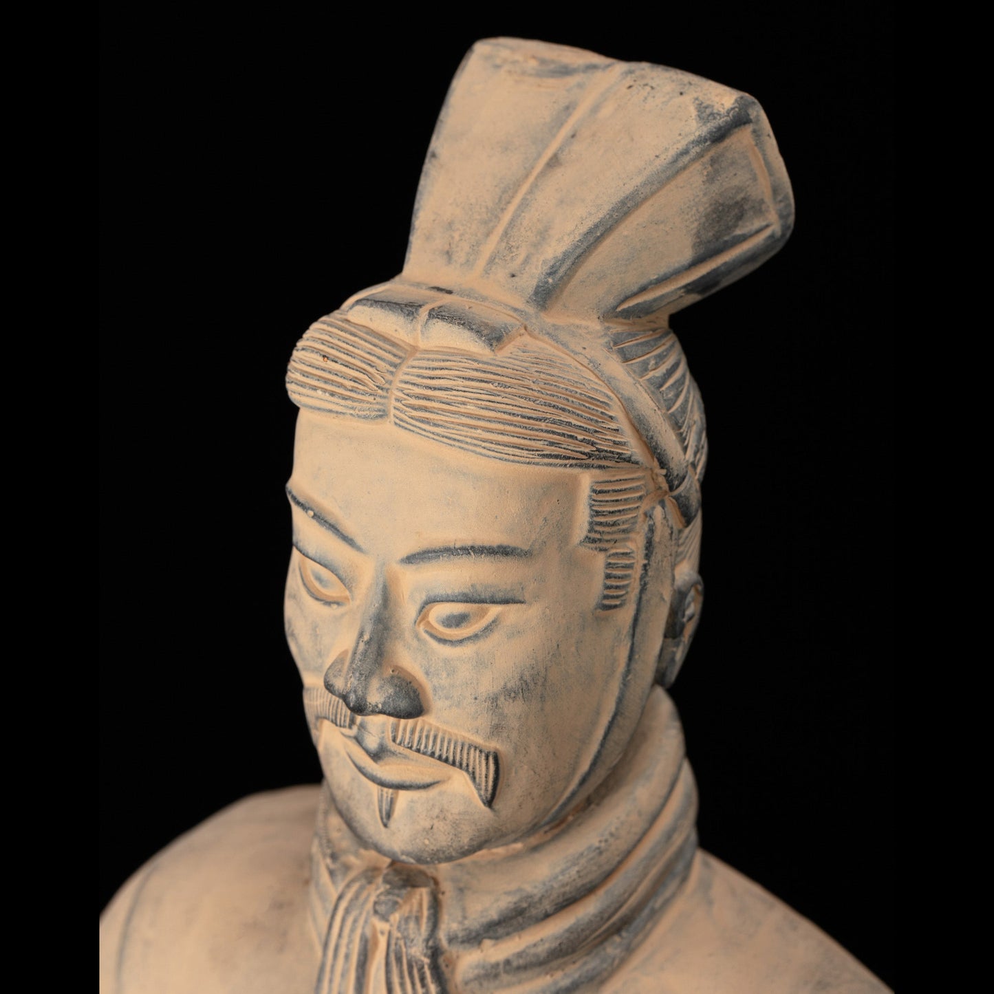 45CM Officier - CLAYARMY-Close-up view of the intricate facial details and expression of the 45CM Officer.