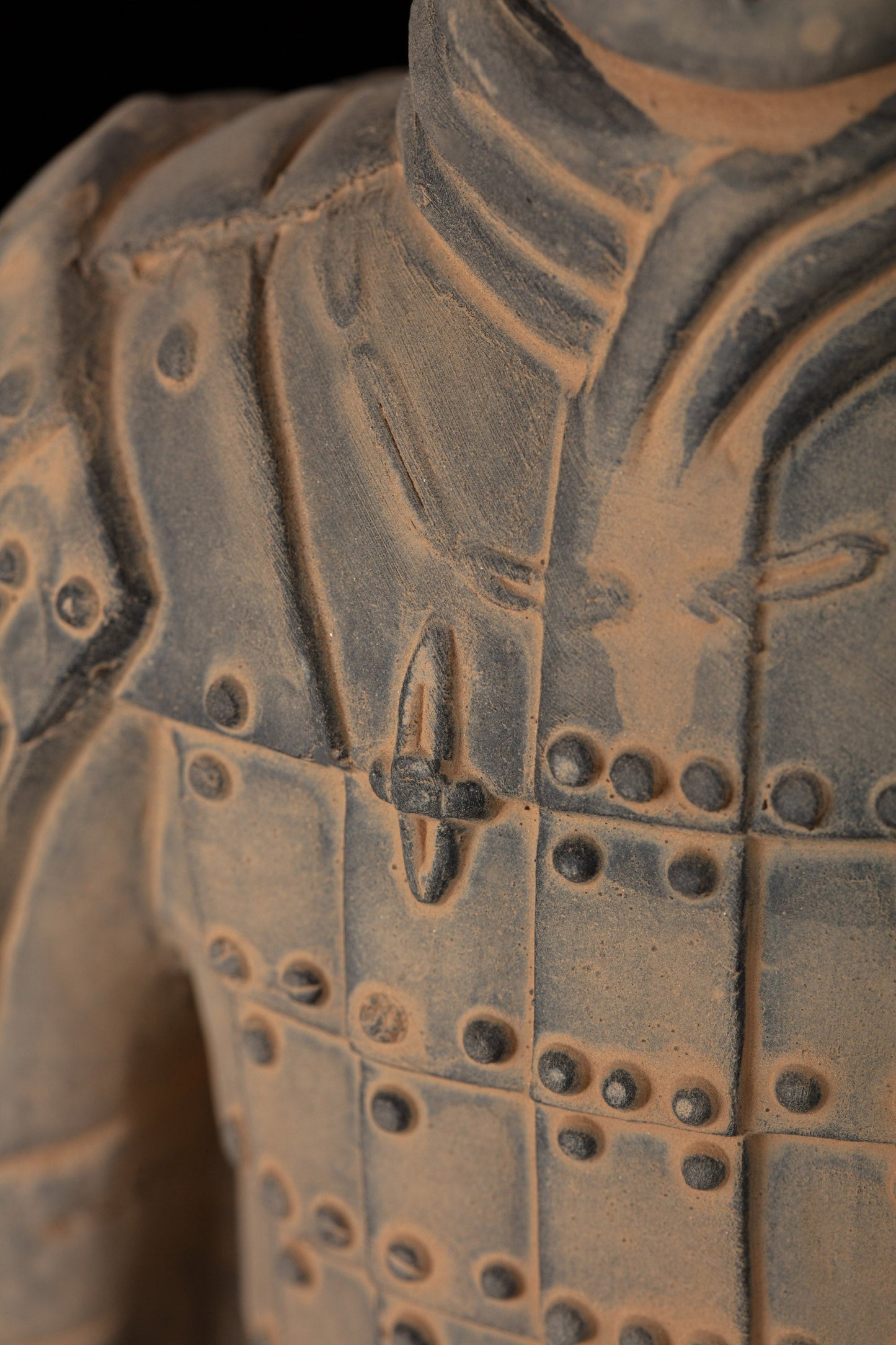 45CM Kneeling Archer - CLAYARMY-Another detailed shot of the bow and arrow, showcasing craftsmanship on the 45CM Kneeling Archer.