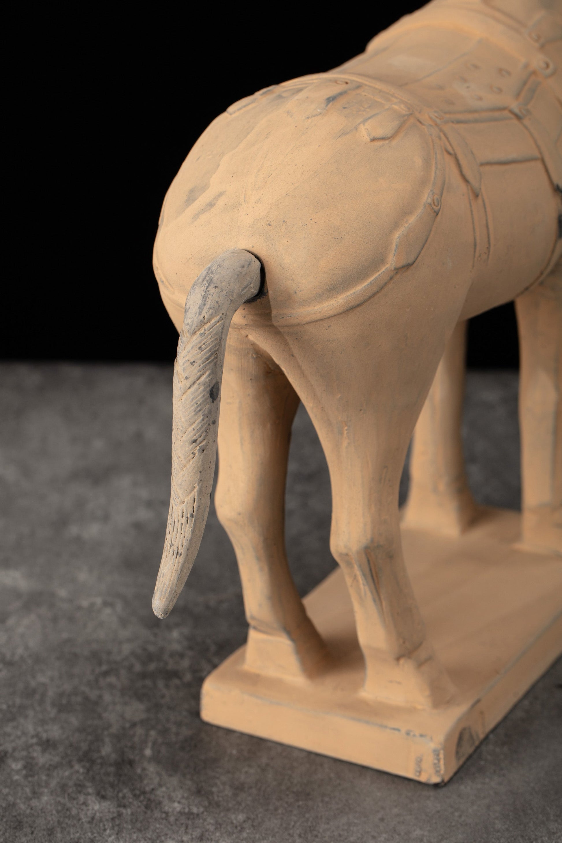 45CM Horse - CLAYARMY -Close-up of the meticulously sculpted tail and mane, adding realism to our 45CM Clayarmy Terracotta Horse.