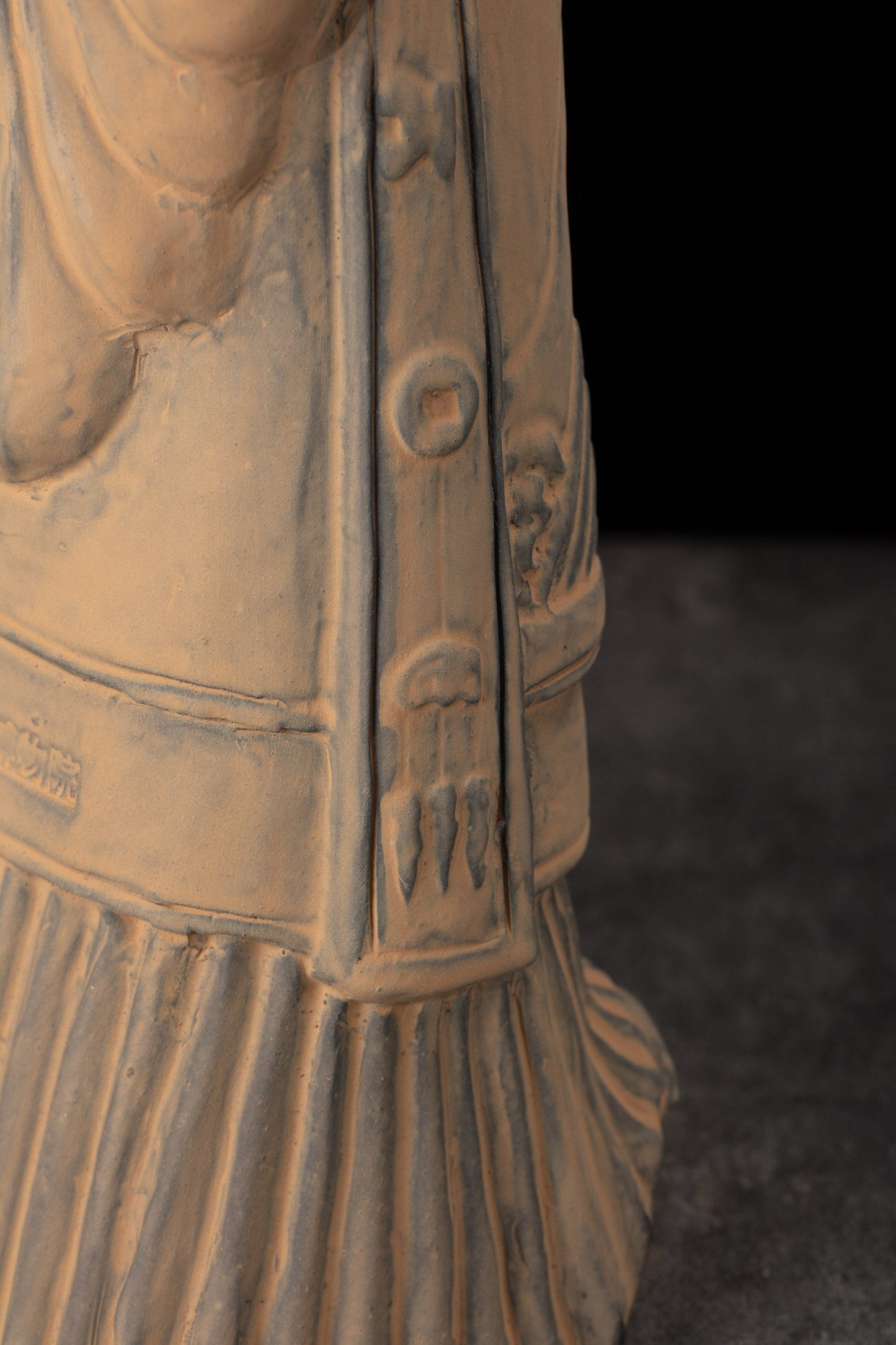 45CM Emperor - CLAYARMY -Immerse yourself in history with a dynamic view of Clayarmy's 45CM Emperor Qin Terracotta Warrior in action.