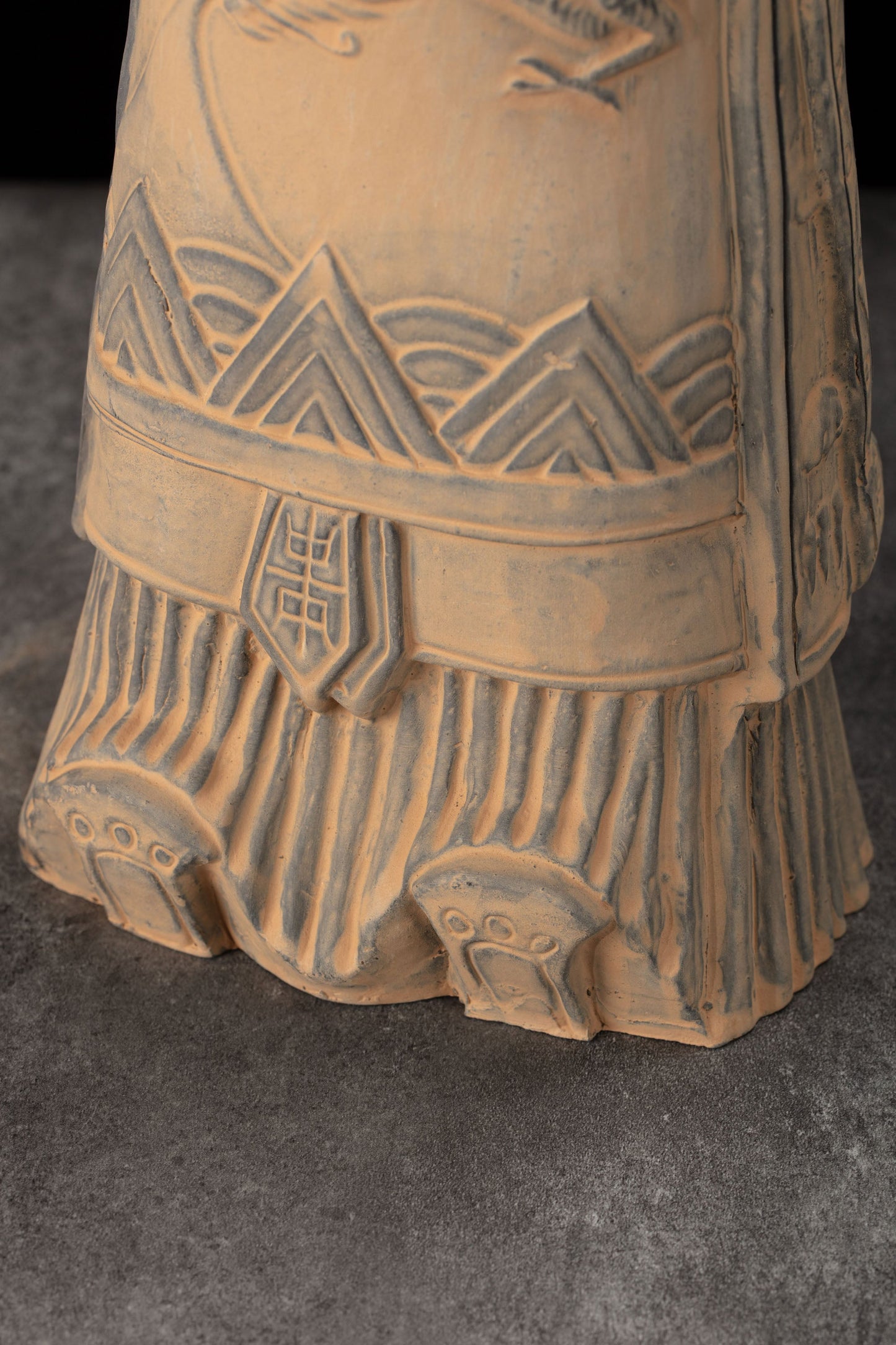 45CM Emperor - CLAYARMY -Uncover the charm of the footwear worn by the 45CM Emperor Qin Terracotta Warrior, a testament to Qin Dynasty craftsmanship.