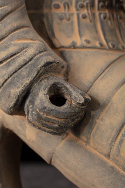 45CM Kneeling Archer - CLAYARMY-Close-up of the bow and arrow details, highlighting the meticulous design on the 45CM Kneeling Archer.