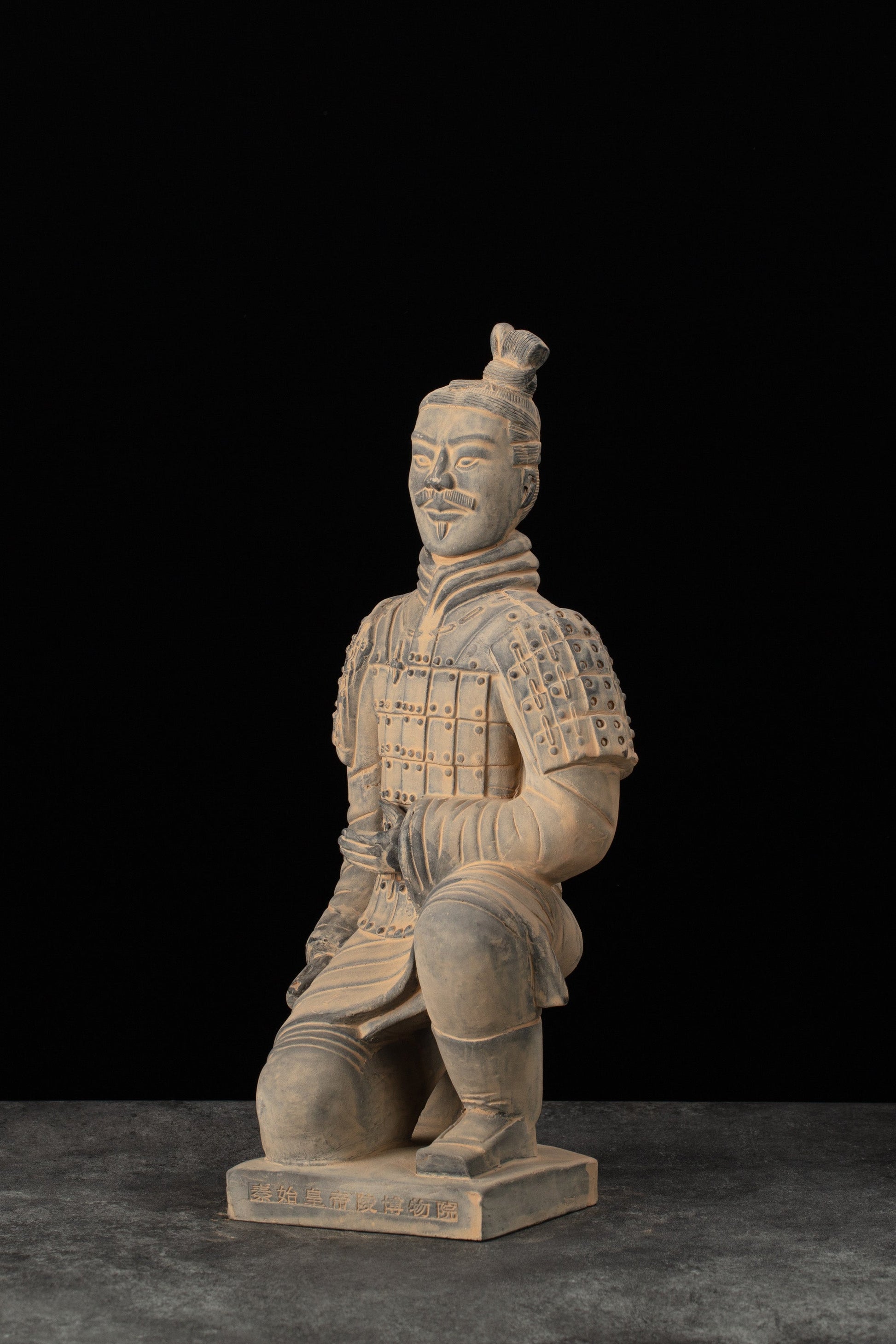 45CM Kneeling Archer - CLAYARMY-Front view of the 45CM Kneeling Archer figurine, showcasing detailed facial features and hand-painted armor.