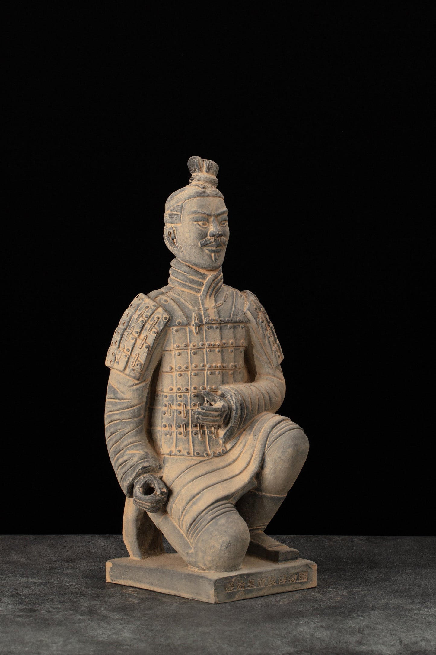 45CM Kneeling Archer - CLAYARMY-Unique angle highlighting the overall composition and craftsmanship of the 45CM Kneeling Archer.