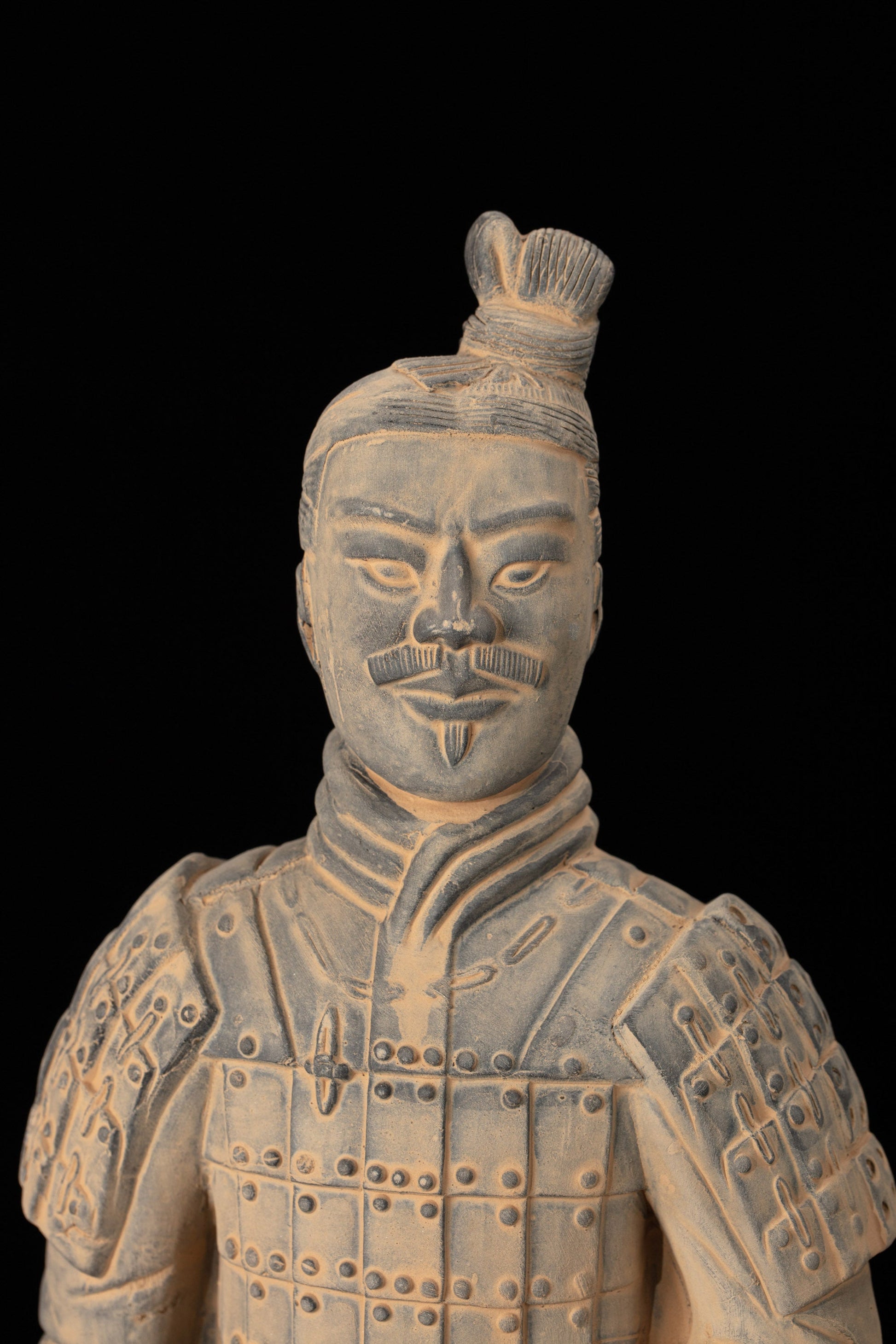 45CM Kneeling Archer - CLAYARMY-Detailed shot of the facial expression and handcrafted features on the 45CM Kneeling Archer.