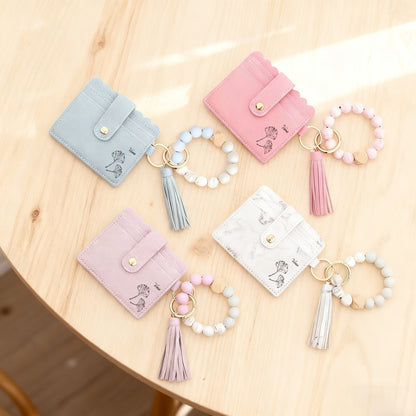 Personalisierter Namenskartenhalter aus Leder mit abnehmbarem Perlenarmband