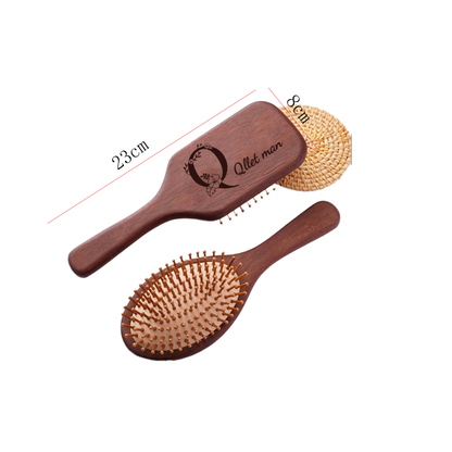 Brosse plate en bois personnalisée - Brosse démêlante gravée au nom
