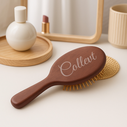Brosse plate en bois personnalisée - Brosse démêlante gravée au nom