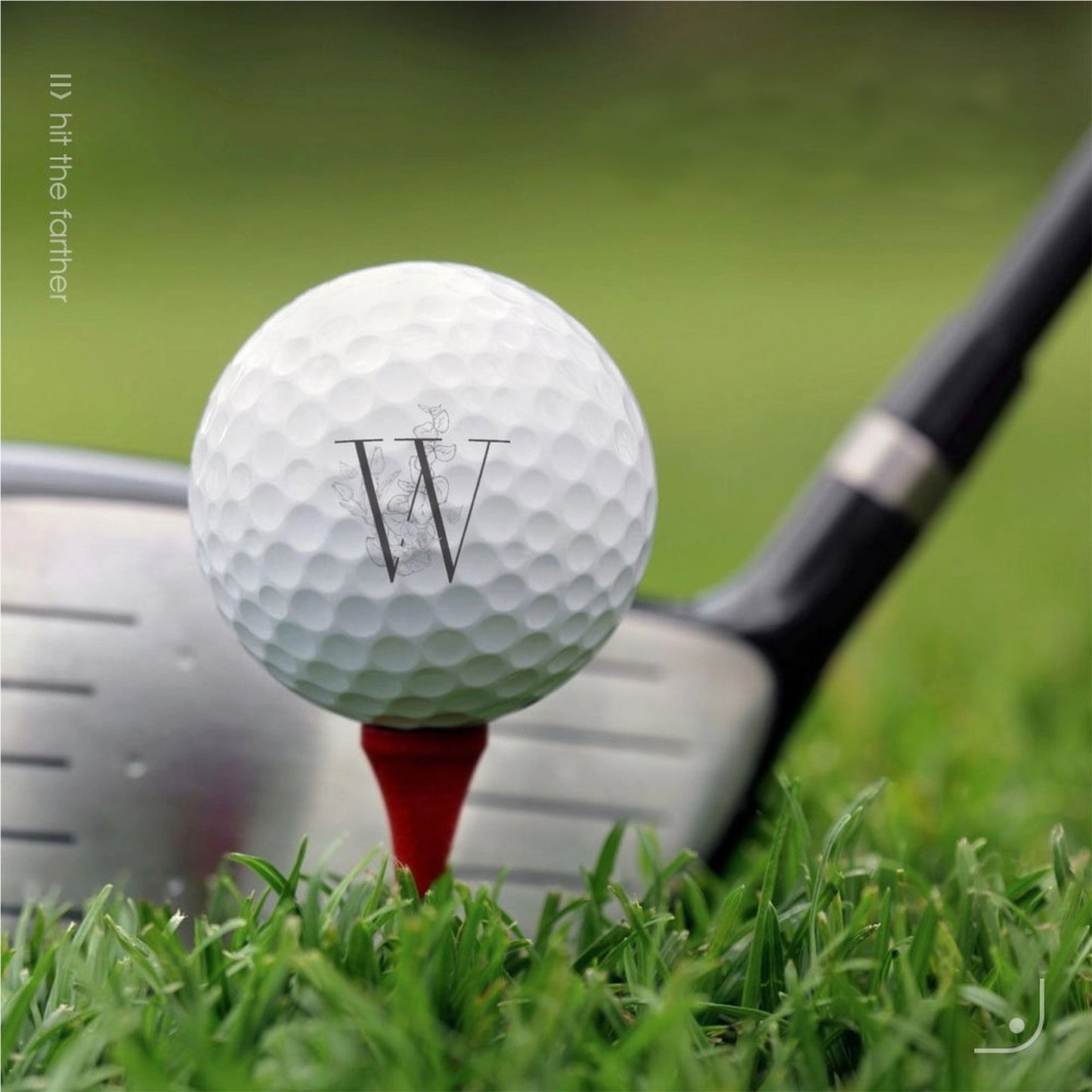 Golfball mit individuellem floralem Monogramm und personalisiertem Text