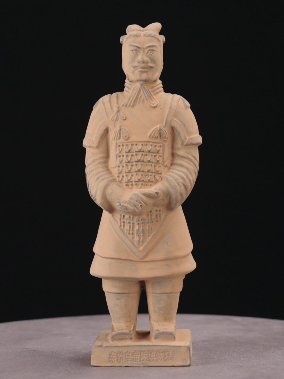 20CM General - CLAYARMY-Battle-Ready Expression: Close-up of the 20CM General's face, portraying a battle-ready expression with distinct wrinkles, reflecting the experience and wisdom of a veteran.