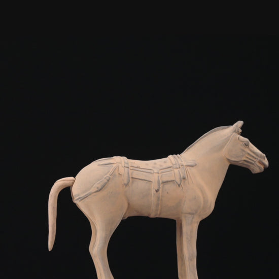 25CM Horse - CLAYARMY -Close-up of the finely sculpted tail and mane, adding realism to our 25CM Clayarmy Terracotta Horse.