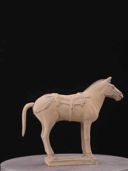 25CM Horse - CLAYARMY -Close-up of the finely sculpted tail and mane, adding realism to our 25CM Clayarmy Terracotta Horse.