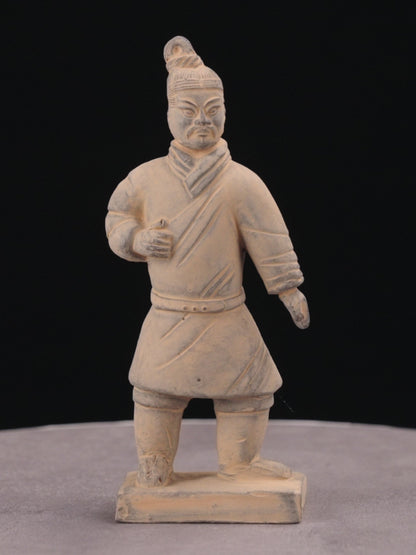 15CM Standing Archer - CLAYARMY-Close-up view of the weapon and armor details on the 15CM Standing Archer figurine, emphasizing historical accuracy and expert artistry.
