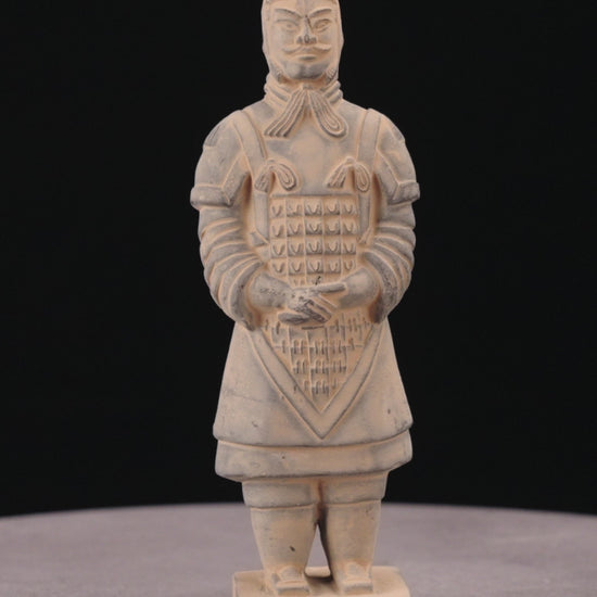 15CM General - CLAYARMY-Weaponry Mastery: Detailed view of the 15CM General's long sword, showcasing mastery in weaponry and emphasizing the importance of military skill.