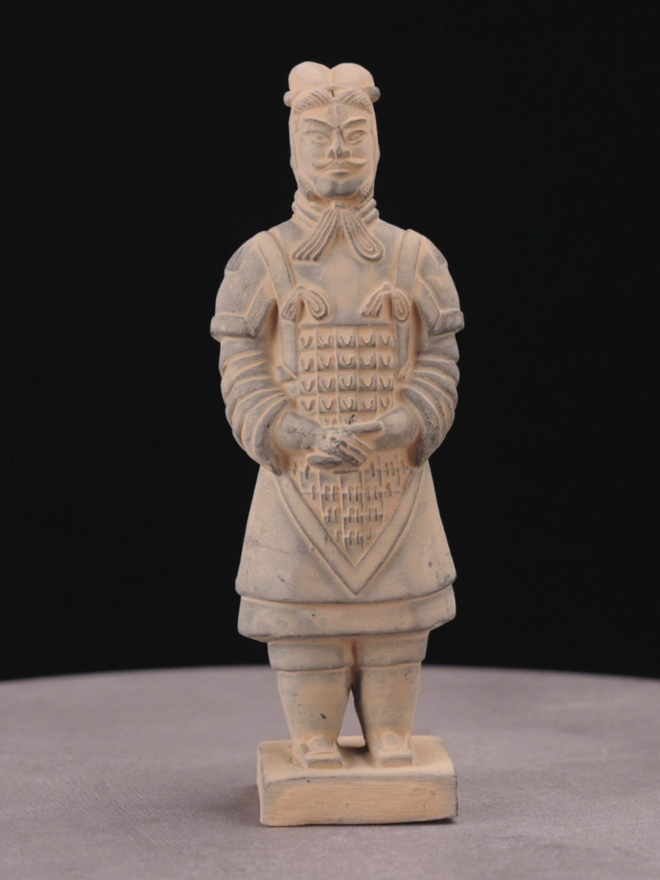 15CM General - CLAYARMY-Weaponry Mastery: Detailed view of the 15CM General's long sword, showcasing mastery in weaponry and emphasizing the importance of military skill.