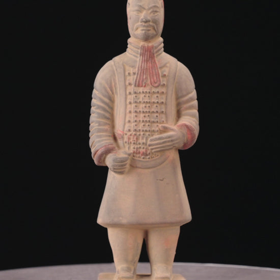 20CM Painted Officier - CLAYARMY-Close-up of the detailed painting and craftsmanship on the 20CM Clayarmy Officer's armor and facial features.