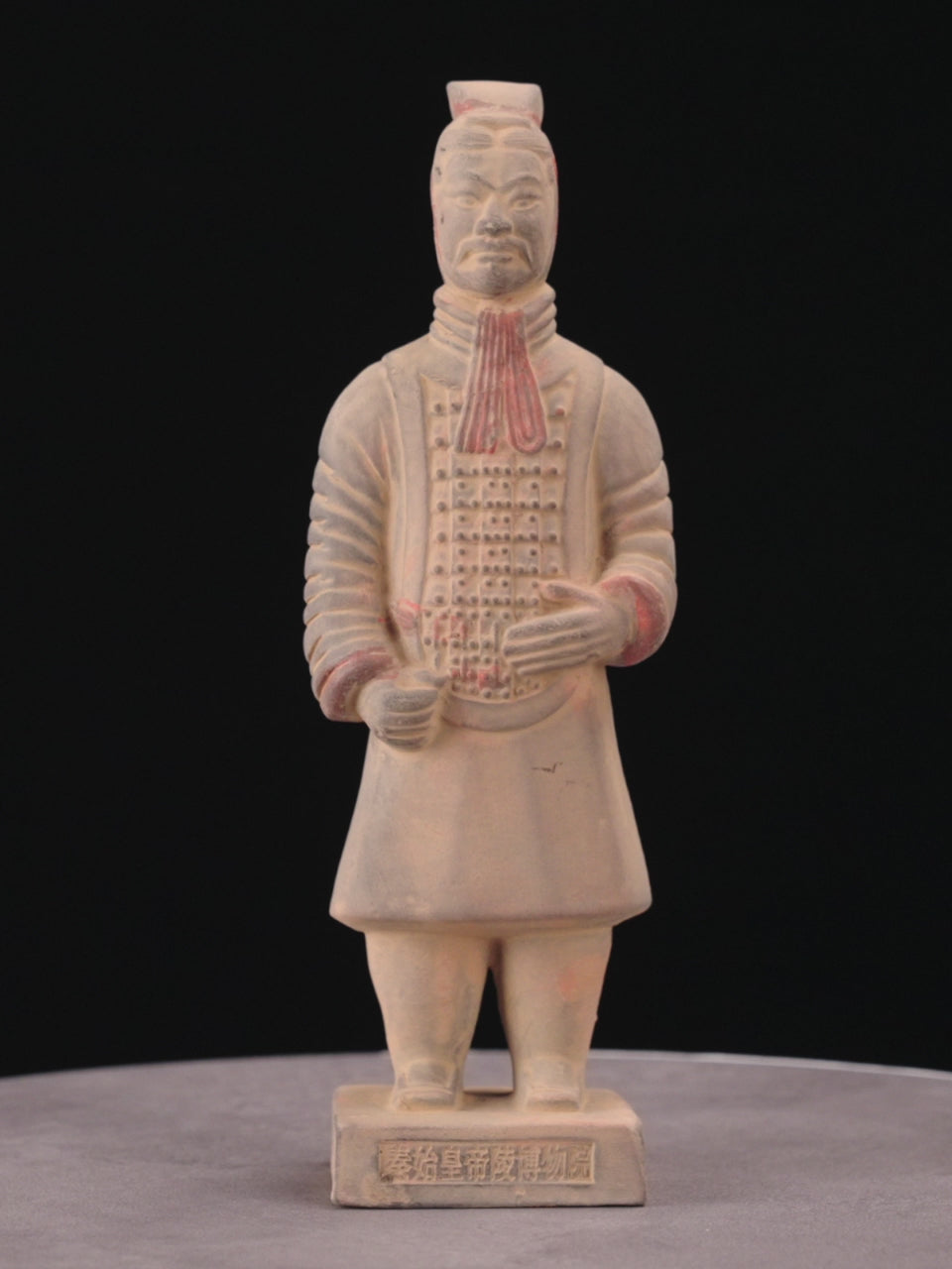 20CM Painted Officier - CLAYARMY-Close-up of the detailed painting and craftsmanship on the 20CM Clayarmy Officer's armor and facial features.