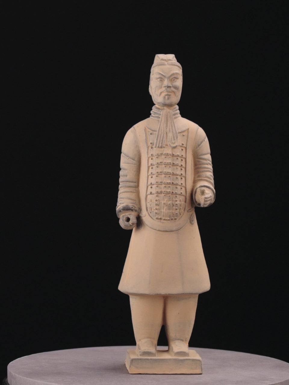 35CM Officier - CLAYARMY-Close-up shot capturing the facial expression and craftsmanship of the 35CM Officer.