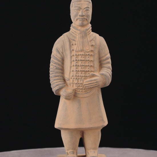 20CM Officier - CLAYARMY-Detailed craftsmanship of the 20CM Clayarmy Officer's armor and facial expressions.