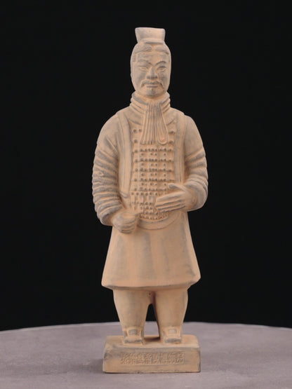 20CM Officier - CLAYARMY-Detailed craftsmanship of the 20CM Clayarmy Officer's armor and facial expressions.