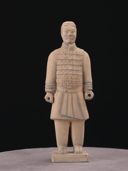 25CM Cavalryman - CLAYARMY-Focused shot on the expressive face of the 25CM Cavalryman replica, highlighting the historical accuracy of the facial features and armor embellishments.