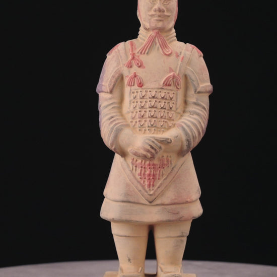 20CM Painted General - CLAYARMY-Masterful Brushstrokes: Witness the masterful brushstrokes on the 20CM Painted General's attire, showcasing the skillful artistry in recreating ancient military clothing.