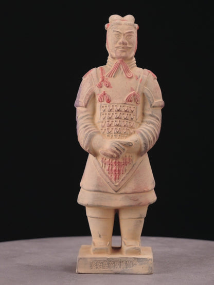 20CM Painted General - CLAYARMY-Masterful Brushstrokes: Witness the masterful brushstrokes on the 20CM Painted General's attire, showcasing the skillful artistry in recreating ancient military clothing.