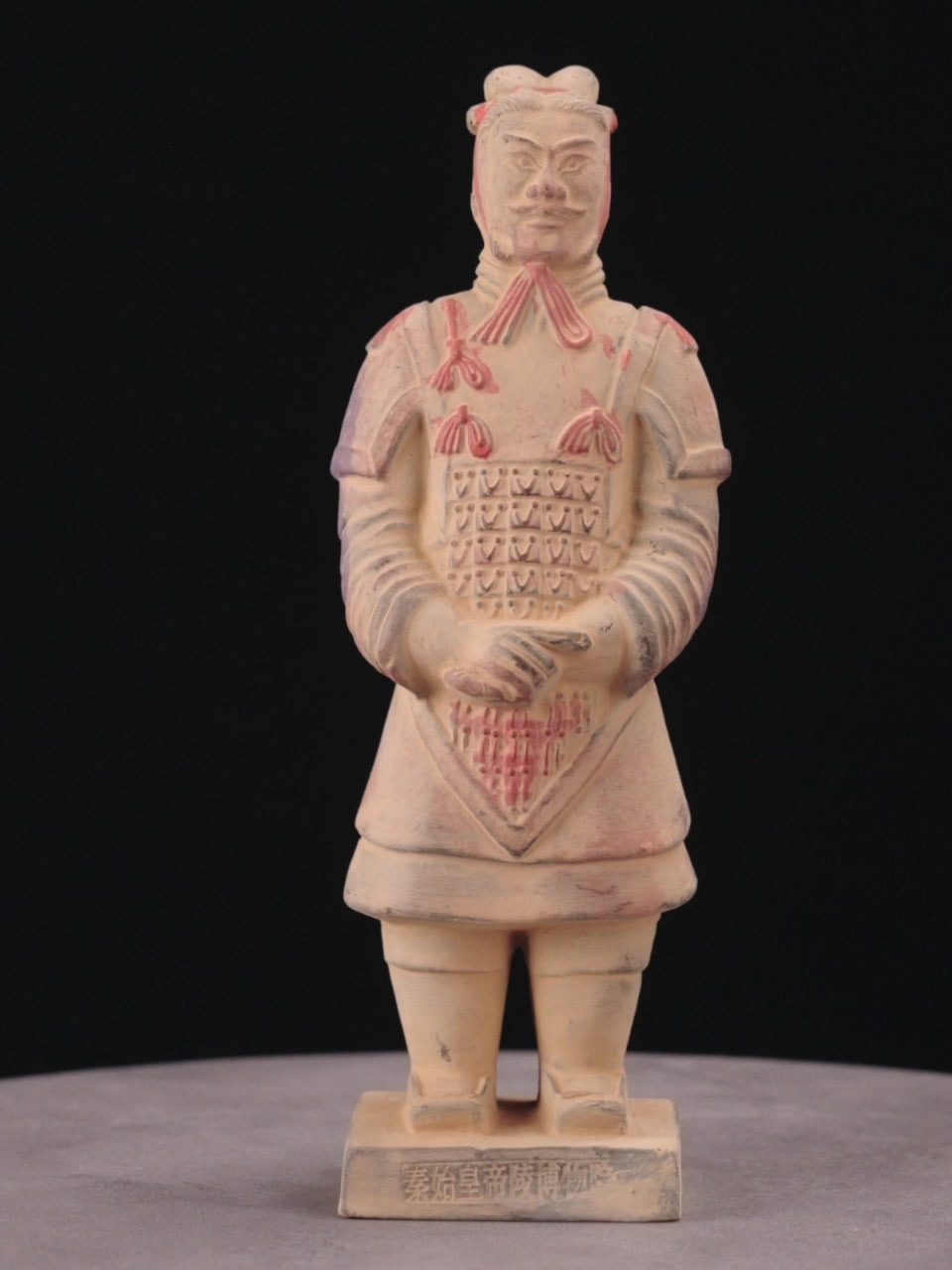 20CM Painted General - CLAYARMY-Masterful Brushstrokes: Witness the masterful brushstrokes on the 20CM Painted General's attire, showcasing the skillful artistry in recreating ancient military clothing.