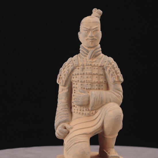 20CM Kneeling Archer - CLAYARMY-Detailed shot of the handcrafted facial expression and features on the 20CM Kneeling Archer.